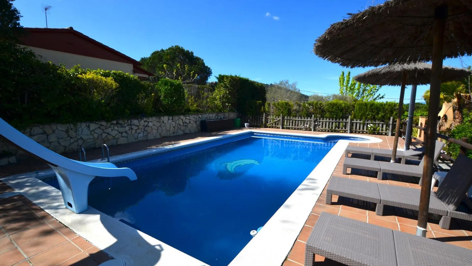 Villa Pelican 8 People 8 Kms Lloret De Mar Massanet De La Selva