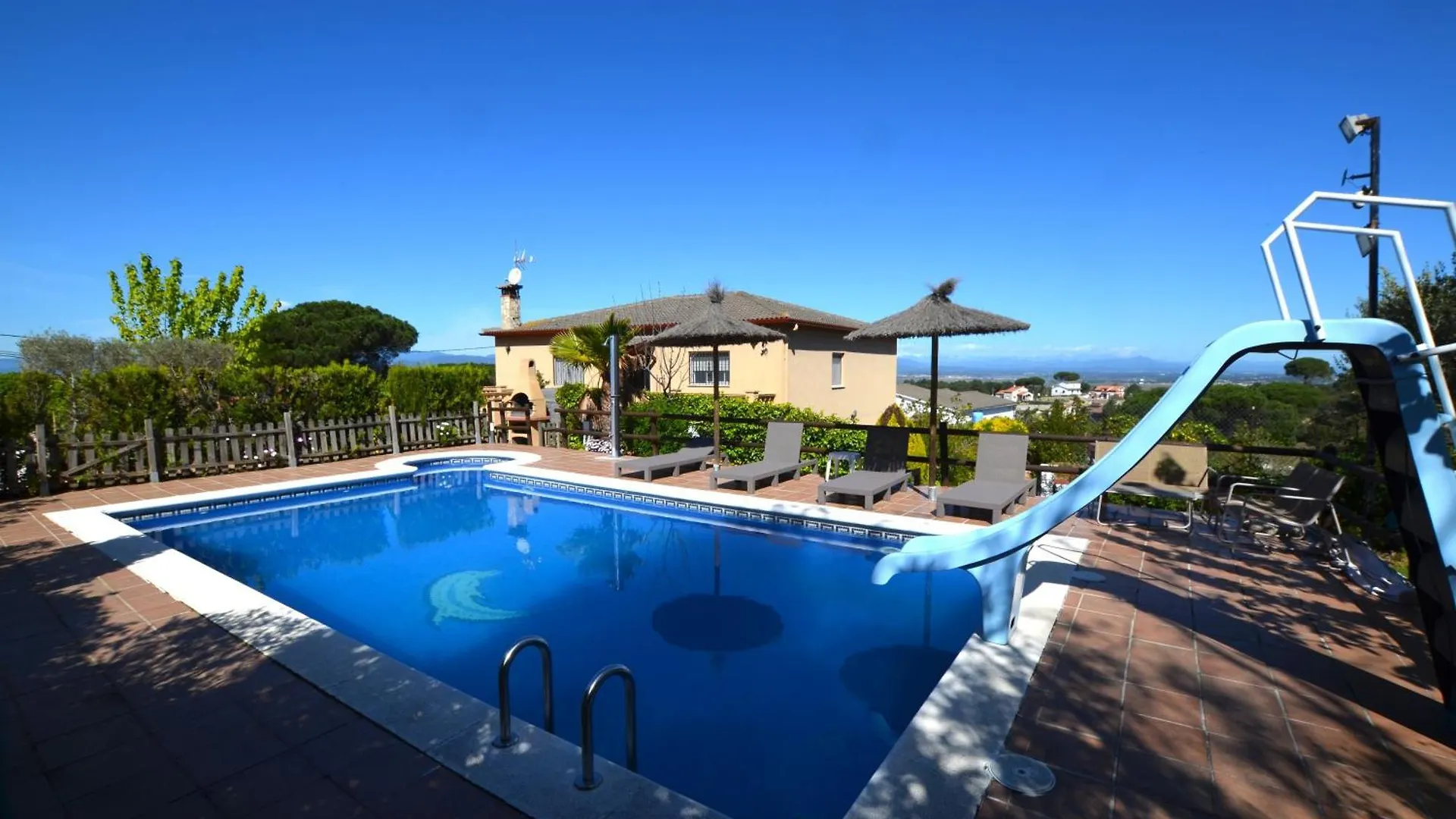 Villa Pelican 8 People 8 Kms Lloret De Mar Massanet De La Selva