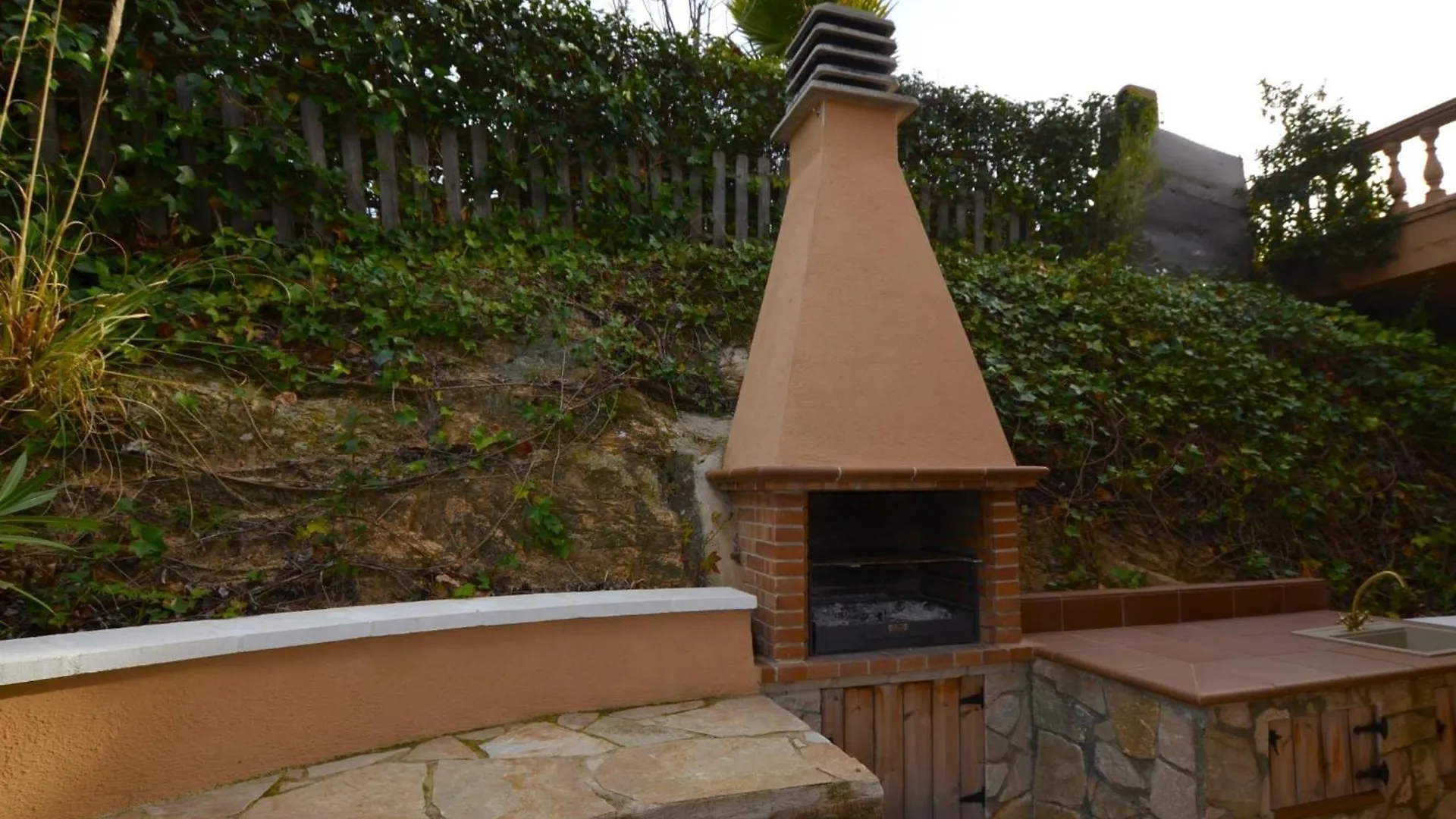 Villa Pelican 8 People 8 Kms Lloret De Mar Massanet De La Selva